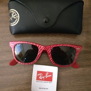 Red Ray-Ban Wayfarer Sunglasses